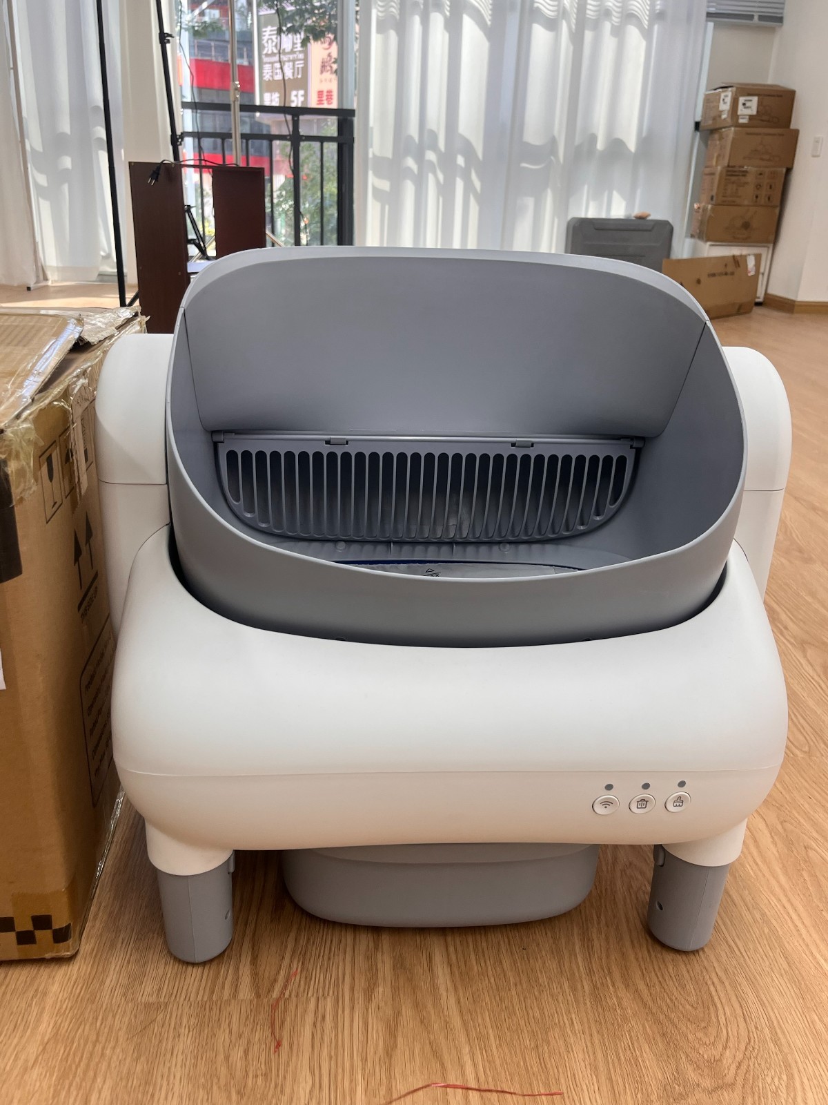 Used Smart Self-Cleaning Cat Litter Box App Control for Cats Quiet and safty