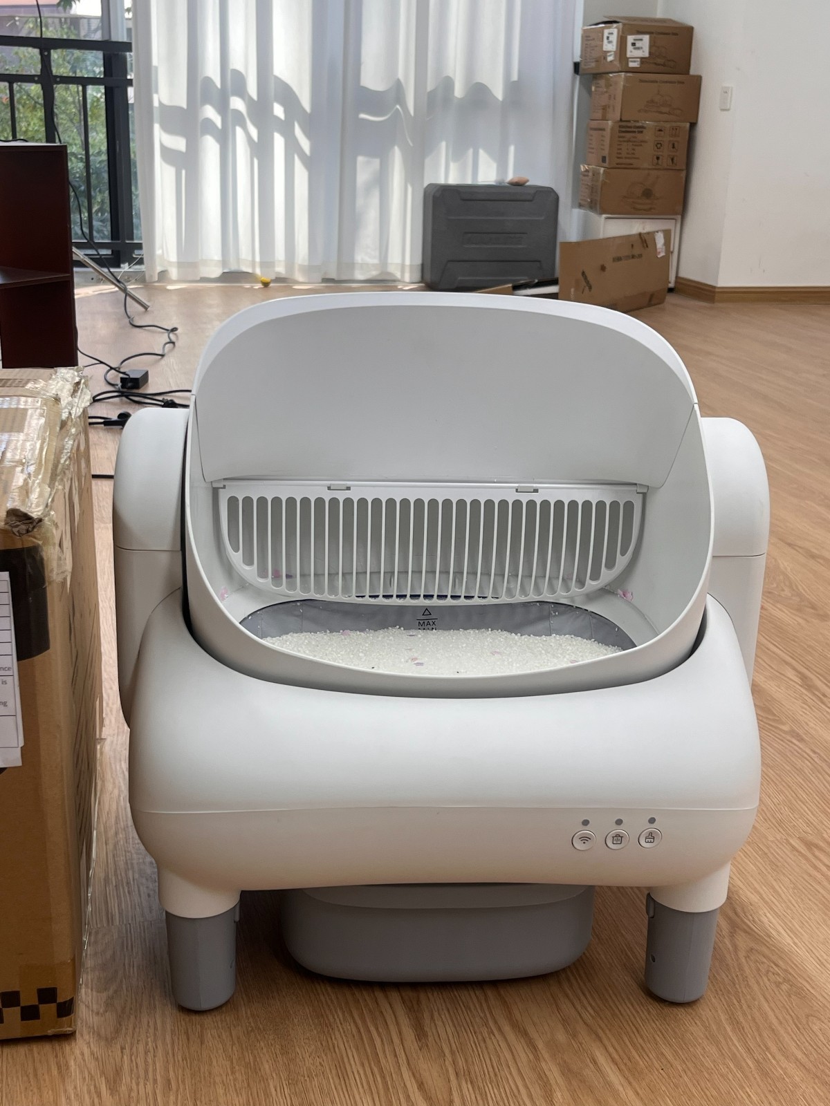 Used Smart Self-Cleaning Cat Litter Box App Control for Cats Quiet and safty