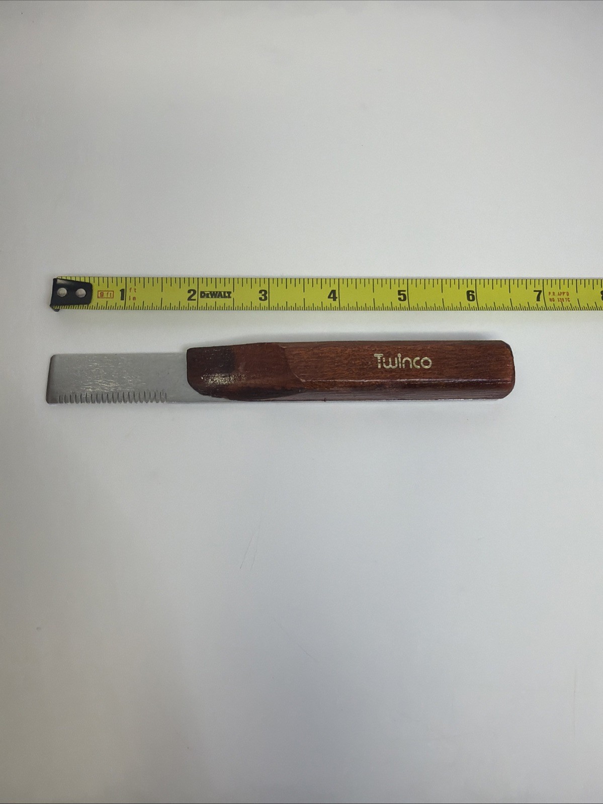 TWINCO VINTAGE STRIPPING KNIFE GROOMING TOOL FOR DOGS WOOD HANDLE RIGHT HANDED