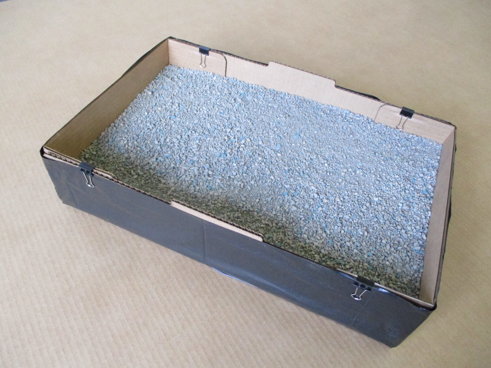 10 pack Large Disposable Cat Litter Box 21″X13″X5″, Charcoal Scented Made In USA