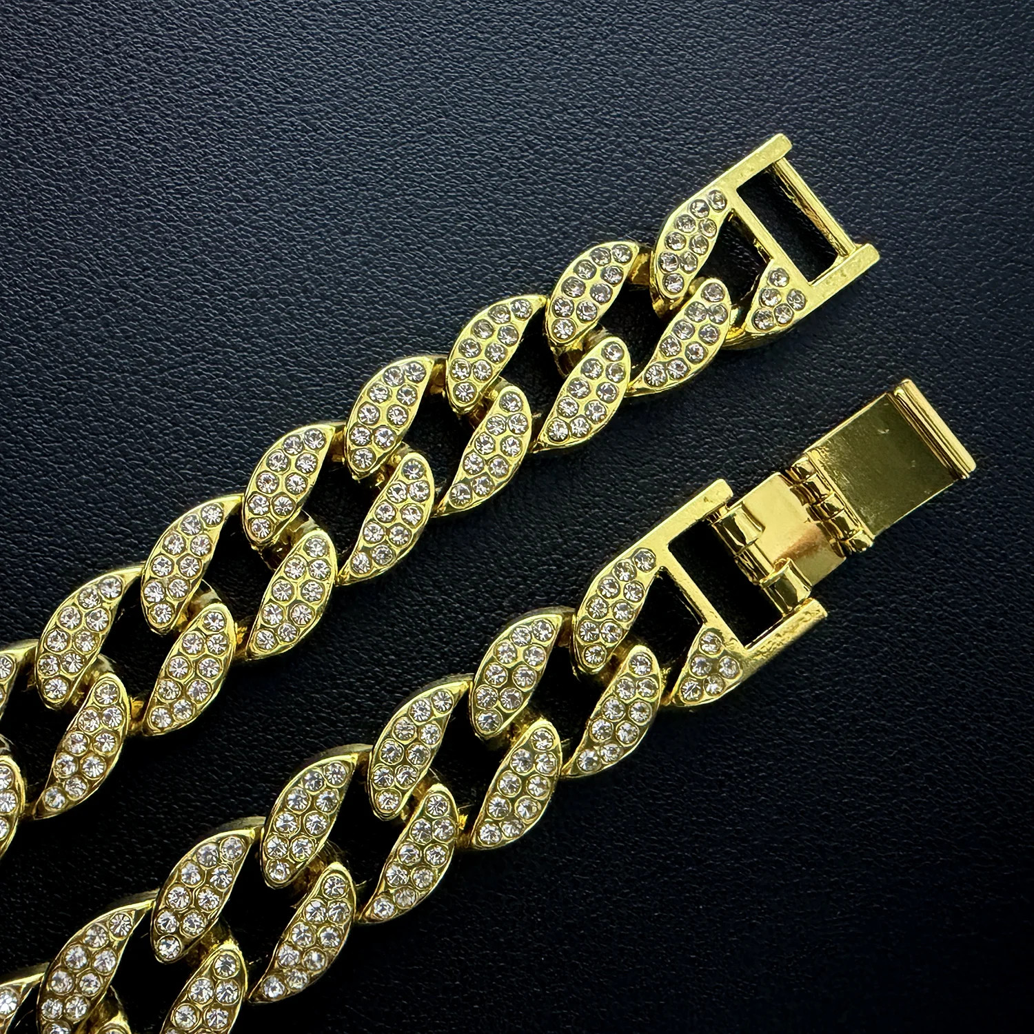 Cuban Link Dog Chain Collar Aluminum Alloy Gold Jewelry with King Queen Pendant